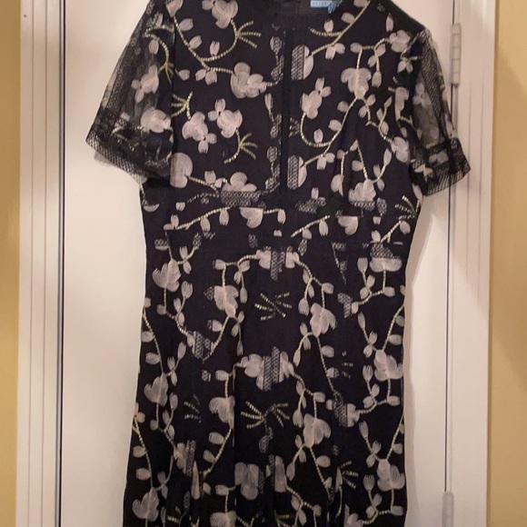 Lace and  embroidered detail dress - Picture 6 of 7